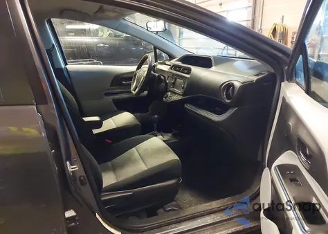 2013 Toyota Prius C Three from USA, damaged, VIN JTDKDTB35D1049233